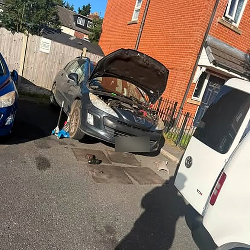 JJ Autos repair work on a Peugeot 308